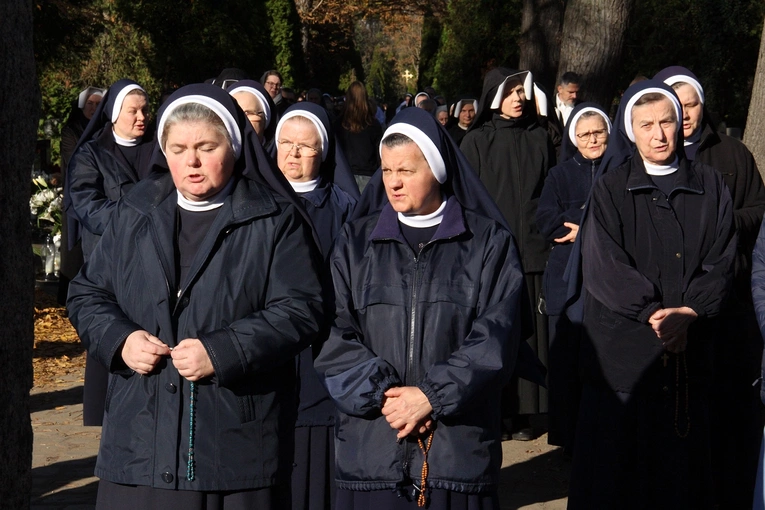 Uroczystość Wszystkich Świętych na cmentarzu przy ul. Bujwida