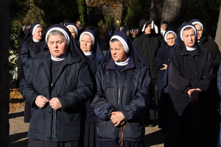 Uroczystość Wszystkich Świętych na cmentarzu przy ul. Bujwida