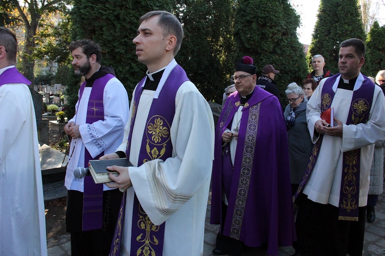 Uroczystość Wszystkich Świętych na cmentarzu przy ul. Bujwida
