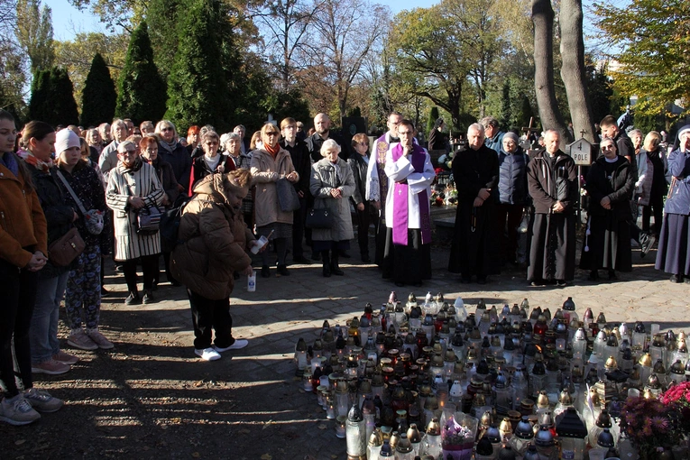 Uroczystość Wszystkich Świętych na cmentarzu przy ul. Bujwida
