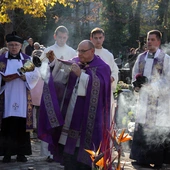 Uroczystość Wszystkich Świętych na cmentarzu przy ul. Bujwida