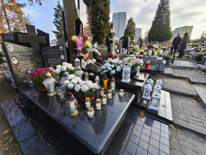 Procesja żałobna po Cmentarzu Wawrzyszewskim