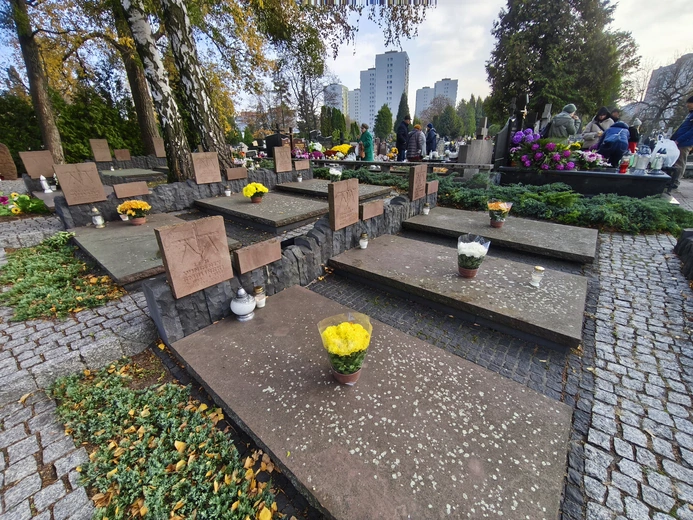 Procesja żałobna po Cmentarzu Wawrzyszewskim