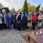 Procesja żałobna po Cmentarzu Wawrzyszewskim