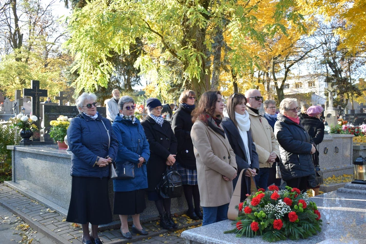 Święci są pośród nas