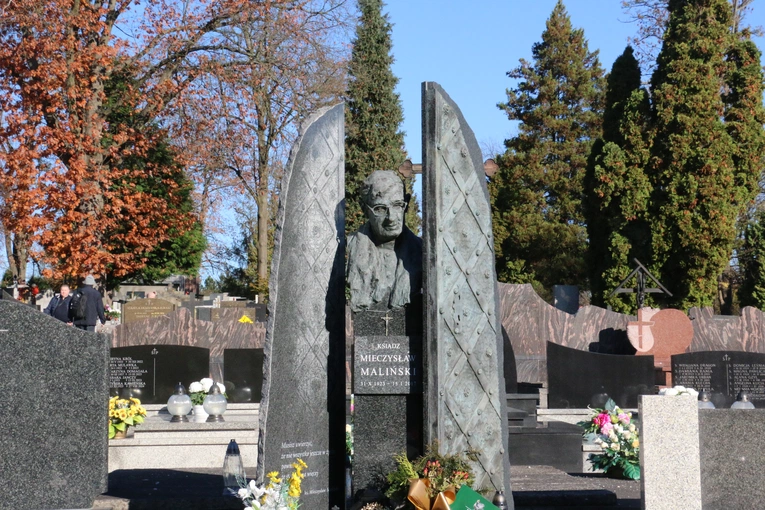 Dzień Wszystkich Świętych na cmentarzu Salwatorskim 2024