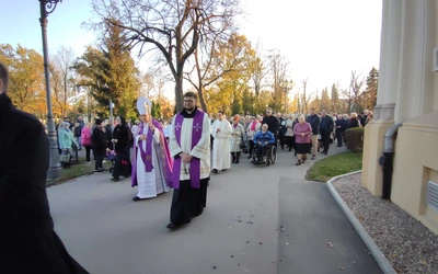 Modlitwa z biskupem za zmarłych