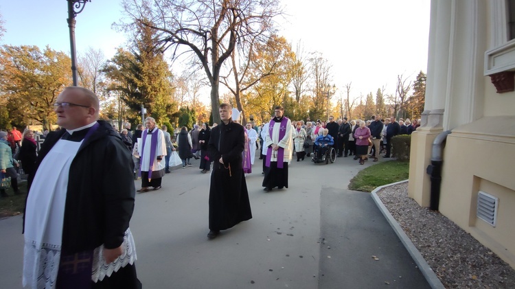 Uroczystość na cmentarzu