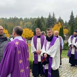 Modlitwa na zielonogóskim cmentarzu