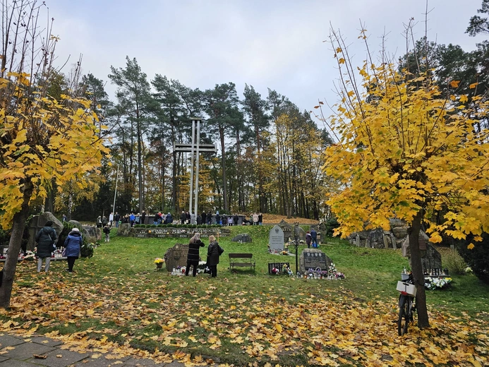 Modlitwa na zielonogóskim cmentarzu