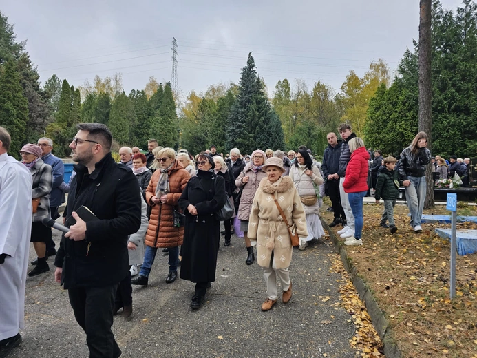 Modlitwa na zielonogóskim cmentarzu