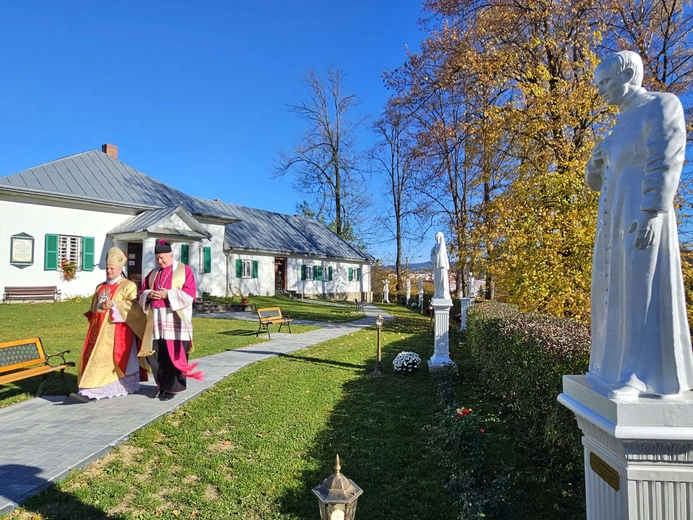 Poświęcenie krypty i figur świętych