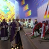 Stanąć nad grobem bliskiego oznacza zetknąć się z bezsilnością