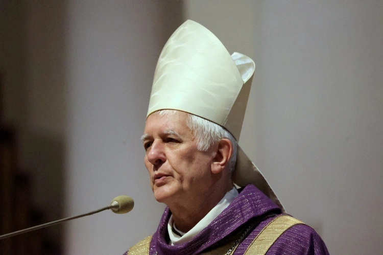 Stanąć nad grobem bliskiego, oznacza zetknąć się z bezsilnością