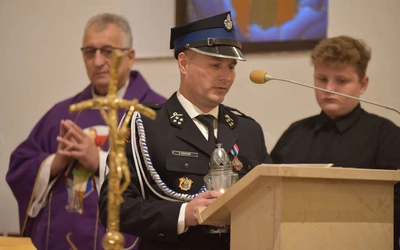 Modlitwa dla zmarłych, medale dla żyjących