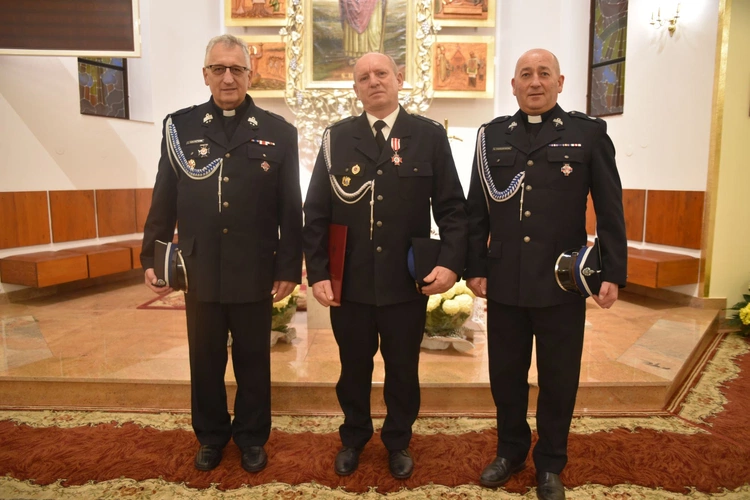 Modlitwa dla zmarłych, medale dla żyjących