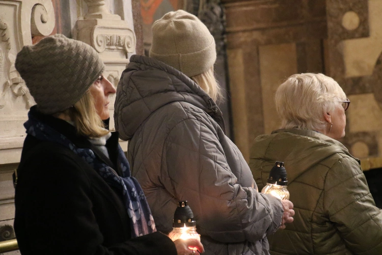 Płock. Msza św. za zmarłych pacjentów hospicjum Caritas