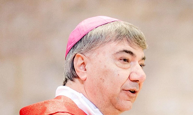 Papież mianuje nowego kardynała: abp Battaglia pracował z narkomanami