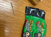 Gwoździe i igły w halloweenowych cukierkach to trend z TikToka
