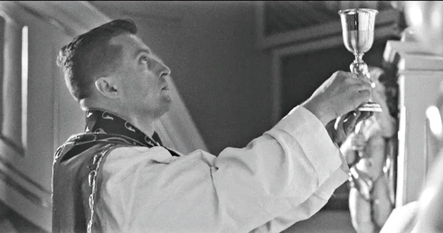 Z obumarłego ziarna, rzecz o księdzu Rapaczu 