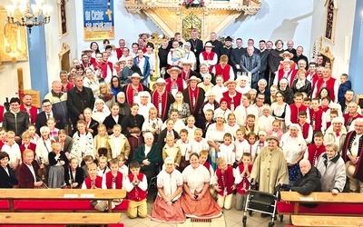 Uczestnicy jubileuszowej Eucharystii.