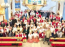 Uczestnicy jubileuszowej Eucharystii.