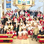 Uczestnicy jubileuszowej Eucharystii.