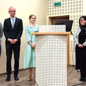 Autorzy publikacji (od lewej): Konrad Waniewski, Tomasz Szybisty i Joanna Utzig, oraz Anna Szadkowska, diecezjalny konserwator zabytków.