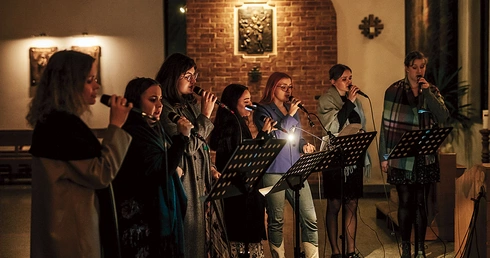 Wydarzenie muzycznie wspierał zespół Holy Wins, obchodzący niejako swoje święto…