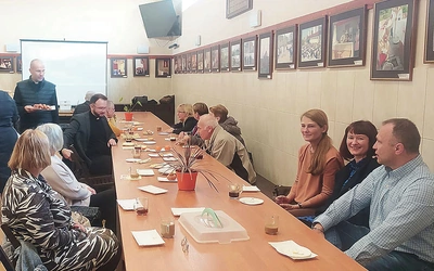 Słupskie zebranie w domu parafialnym przy sanktuarium św. Józefa. 