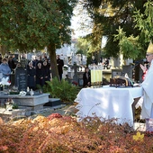 Modlitwa zgromadziła kapłanów, siostry zakonne i wielu wiernych.