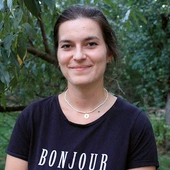 Anna Ralko w ogrodzie rodzinnego domu w Januszkowicach.