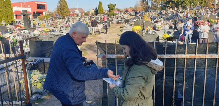 W zbieranie datków zaangażowała się także szkolna młodzież.