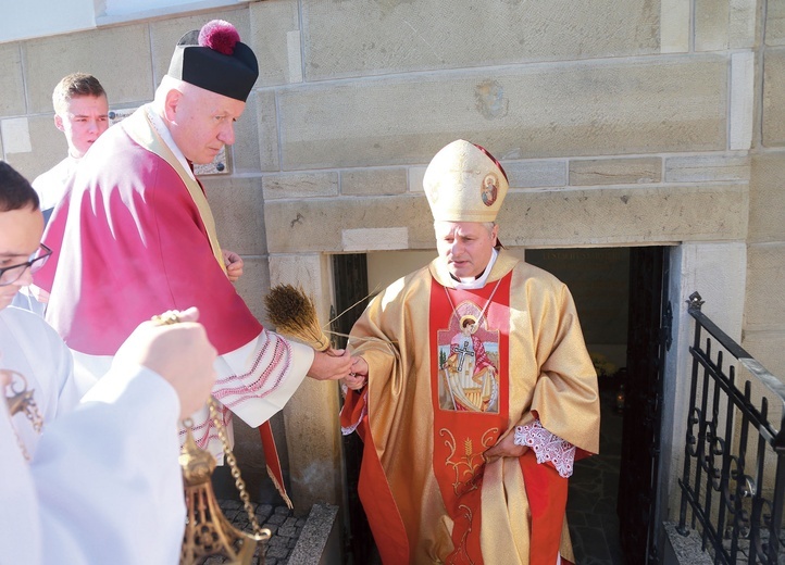 	Poświęcenie krypty pod kaplicą Męki Pańskiej.