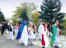 	Korowód przy parafii pw. NMP Matki Kościoła w Kostrzynie  nad Odrą.