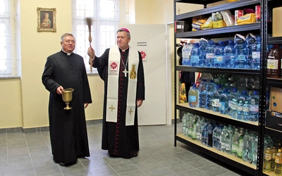 	Abp Józef Kupny pobłogosławił budynek po gruntownym remoncie.