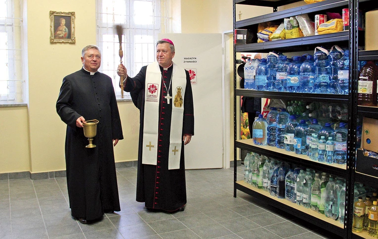 	Abp Józef Kupny pobłogosławił budynek po gruntownym remoncie.