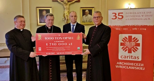 Wrocławska Caritas podarowała 1000 ton opału dla powodzian. "Spełniamy złożoną obietnicę"