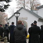 Modlitwa wspólnoty WSD w Radomiu za zmarłych duchownych 