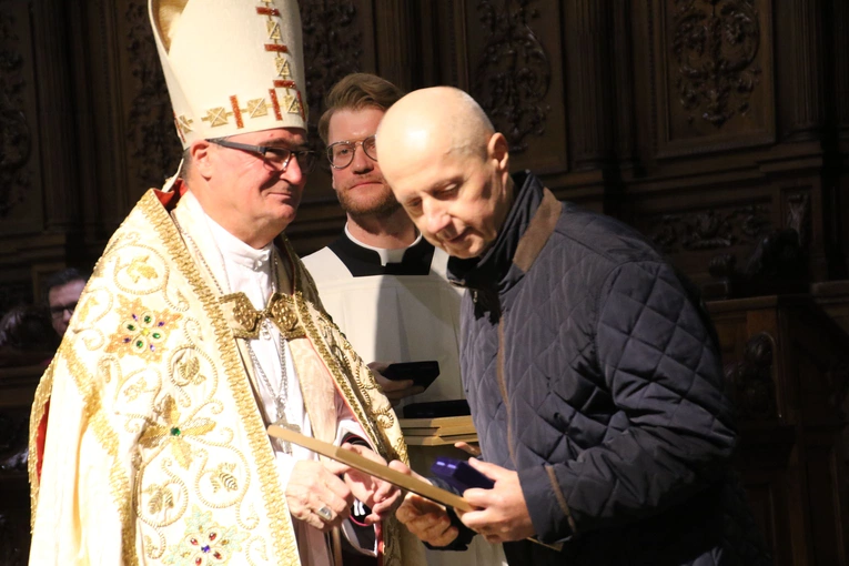 Płock. Nieszpory i medale Benemerenti