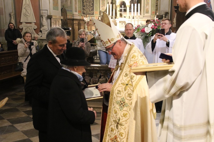 Płock. Nieszpory i medale Benemerenti