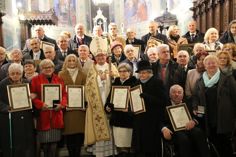 Płock. Nieszpory i medale Benemerenti