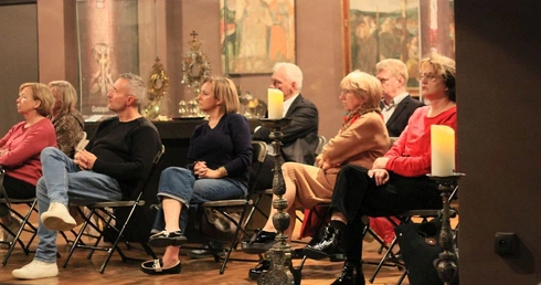 Nieistniejące scenerie i ludzki dramat