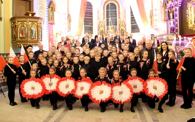 Nic tak nie jednoczy narodu jak śpiew pieśni patriotycznych