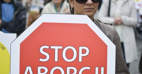 Obrońcy życia: skierowanie do dalszych prac projektu depenalizacji aborcji to złamanie Konstytucji