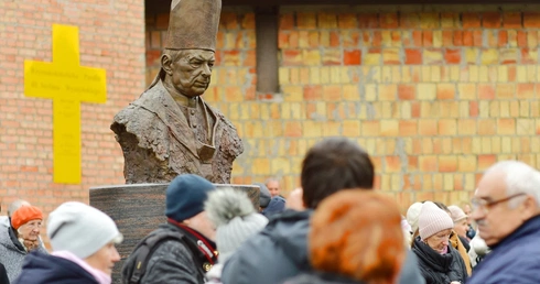 Olsztyn. Poświęcenie popiersia bł. Stefana Wyszyńskiego