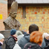 Olsztyn. Poświęcenie popiersia bł. Stefana Wyszyńskiego