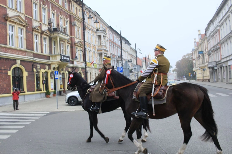 Defilada i prezentacja Kawalerzystów Ochotniczego Szwadronu 3. Pułku Ułanów Śląskich w Kędzierzynie-Koźlu