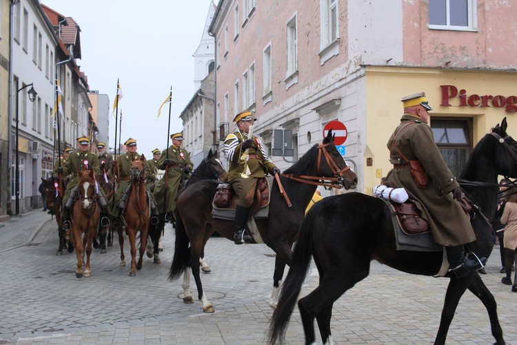 Defilada i prezentacja Kawalerzystów Ochotniczego Szwadronu 3. Pułku Ułanów Śląskich w Kędzierzynie-Koźlu