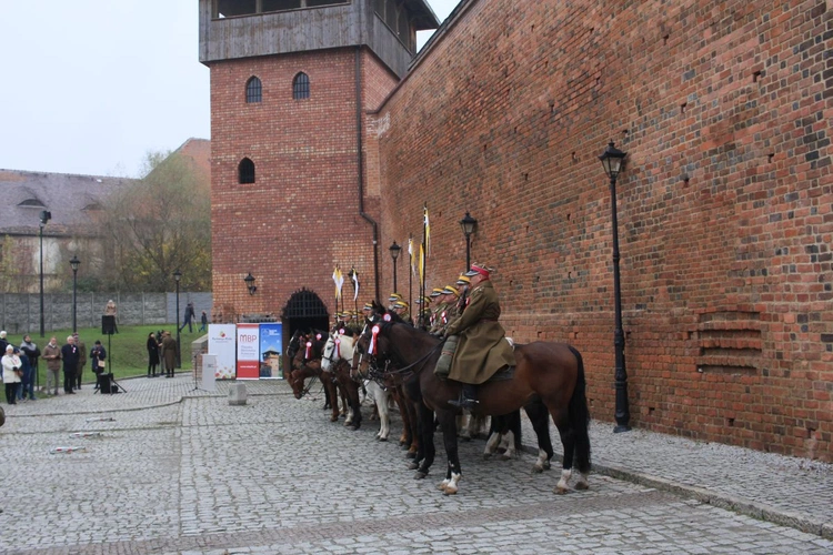 Defilada i prezentacja Kawalerzystów Ochotniczego Szwadronu 3. Pułku Ułanów Śląskich w Kędzierzynie-Koźlu